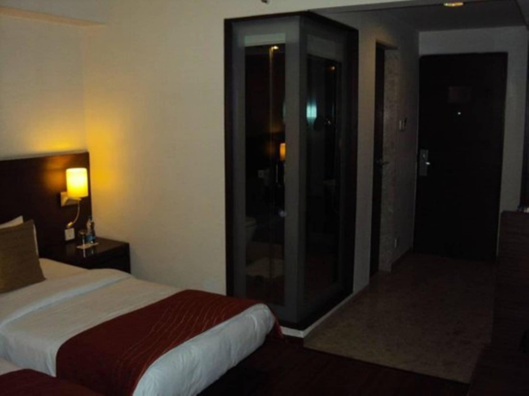 Royal Orchid Central Grazia, Navi Mumbai Eksteriør billede