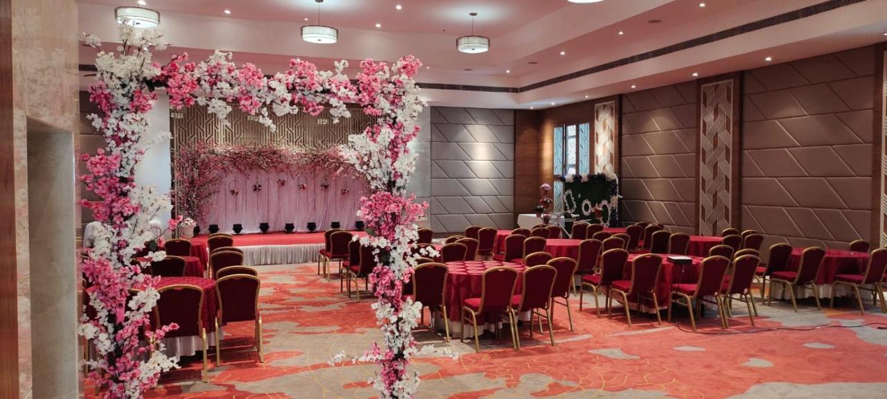 Royal Orchid Central Grazia, Navi Mumbai Eksteriør billede