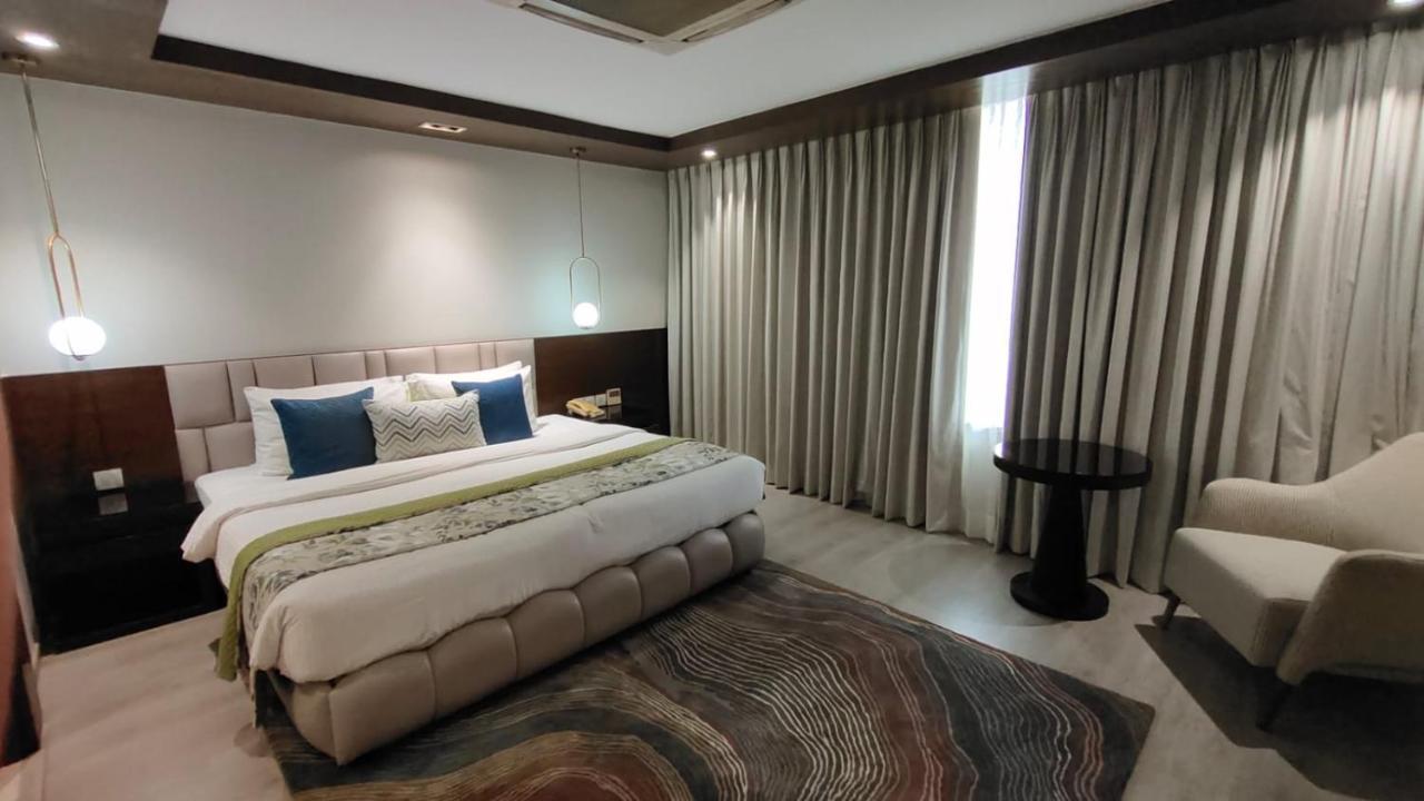 Royal Orchid Central Grazia, Navi Mumbai Eksteriør billede